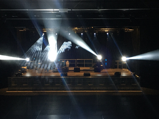 színpad bérlés koncertekhez beltéren